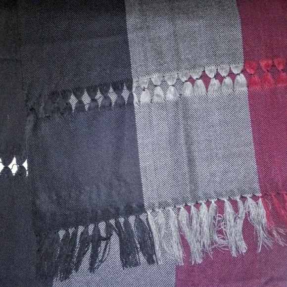 3/$24! "Ties That Bind" Fair Trade Alpaca Shawl - Picture 3 of 4